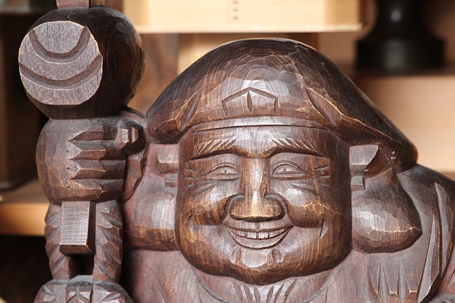 dřevěný budha